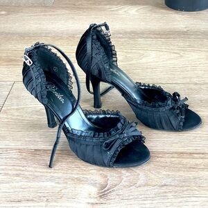 Paprika Black Ruffled Heels size 6